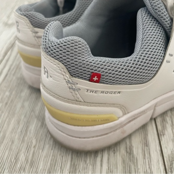 On Cloud Women’s Shoes The Roger Advantage . White/Rose. Size US6 - Picture 11 of 11